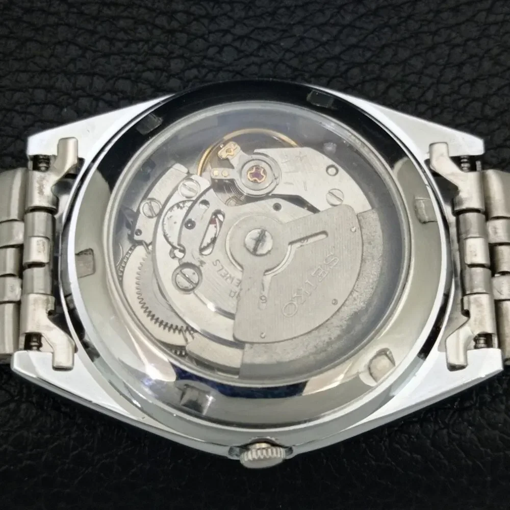 Vintage 1977 Seiko Automatic Mens Silver Watch W/daydate & Blue accents